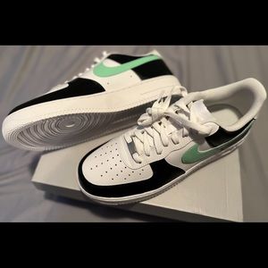 BRAND NEW NIKE AIR FORCE 1’s, Custom. WHITE/BLACK/TEAL. SIZE: 11.5